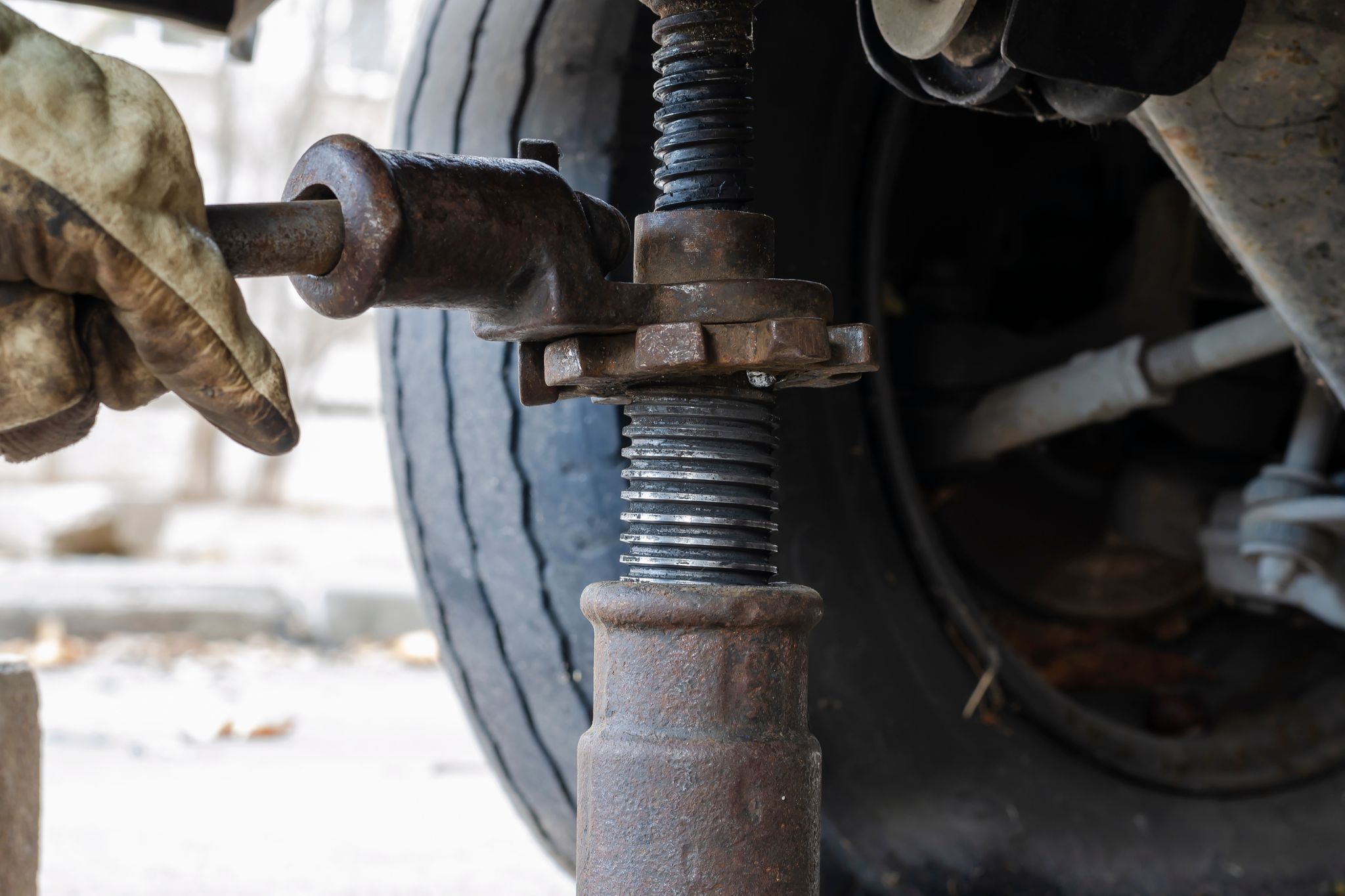 Can Bad Struts Cause Uneven Tire Wear?